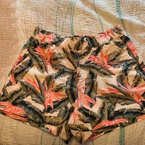 Ladies Loft tropical print pull on shorts